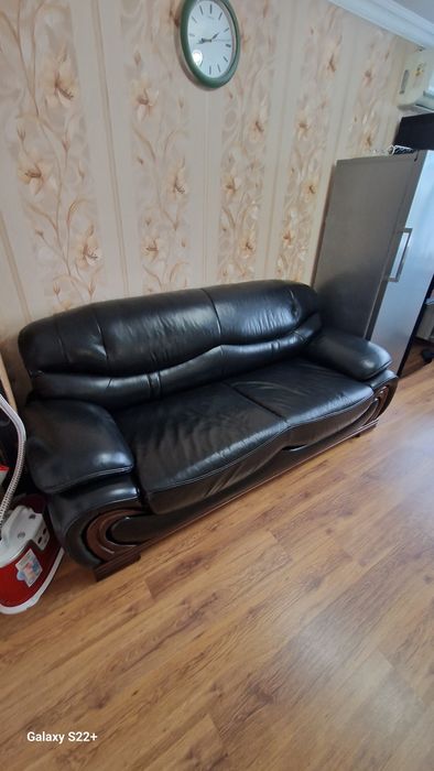 Продам кожаный диван в отличном состоянии!