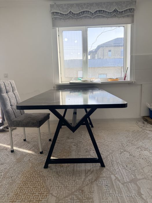 Продаю стол и стулья