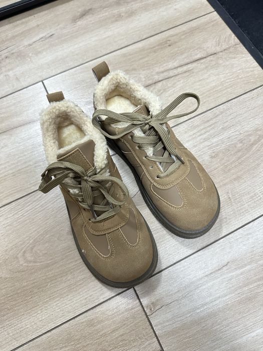 Утепленные кроссовки 38 размера