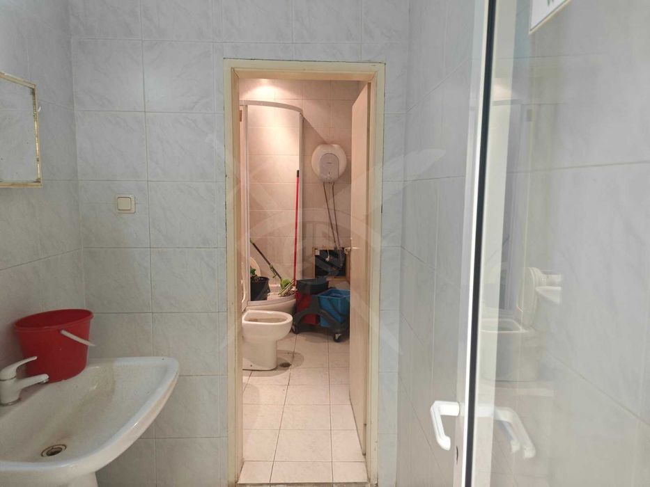 Дава се под наем Офис в Пловдив, Център - 230 кв.м за 997.05 € - Снимка #16