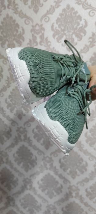 Кроссовки тряпичные и лёгкие