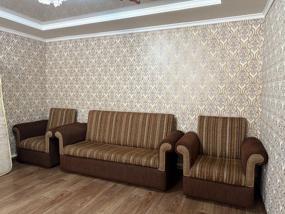 Диван с креслом