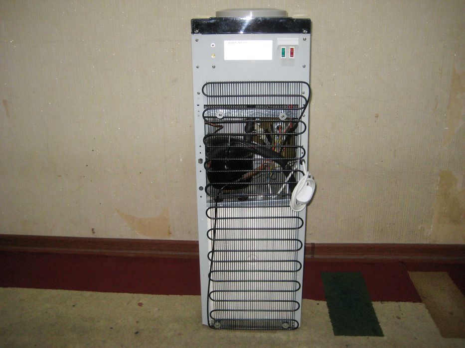 Кулер компрессорный + с холодилником идеалном рабочим состоянии!