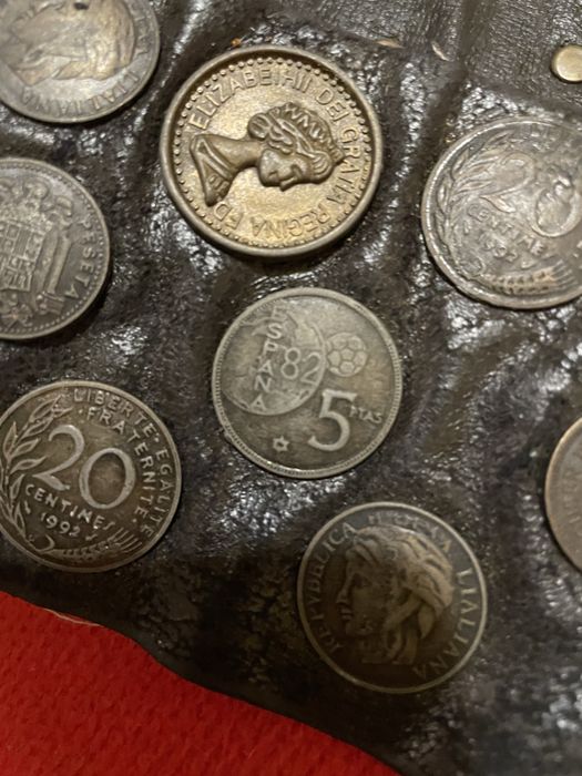 Curea interesantă cu bănuți