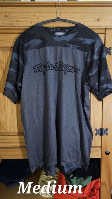 Tricouri troyleedesigns