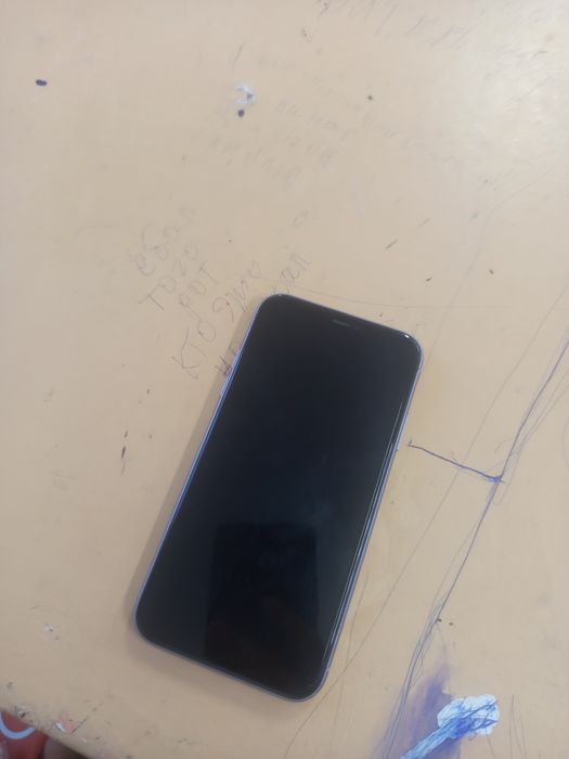 продам iPhone 11