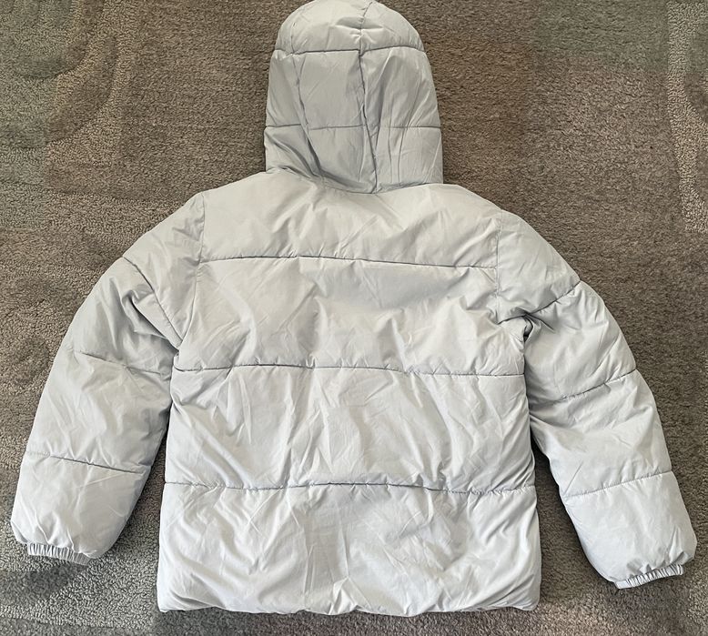 Яке за момиче, цвят-светлосин