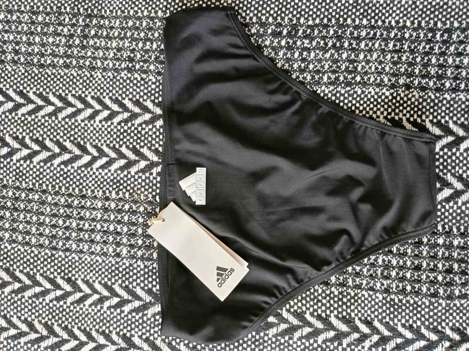 Adidas i triumph бански