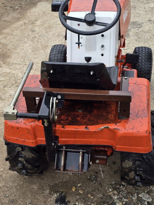 Tractoras Hako 13 cp