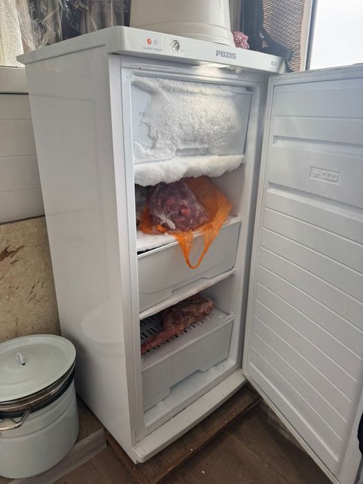 Морозильник почти новый