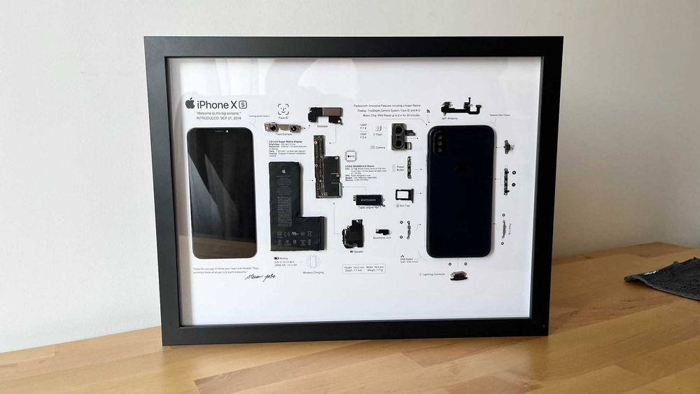 Декоративна рамка iPhone XS teardown / dismantled frame art