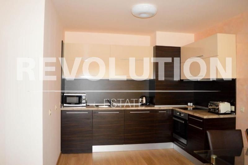 Дава се под наем Двустаен апартамент в Варна, Център - 90 кв.м за 600 € - Снимка #3