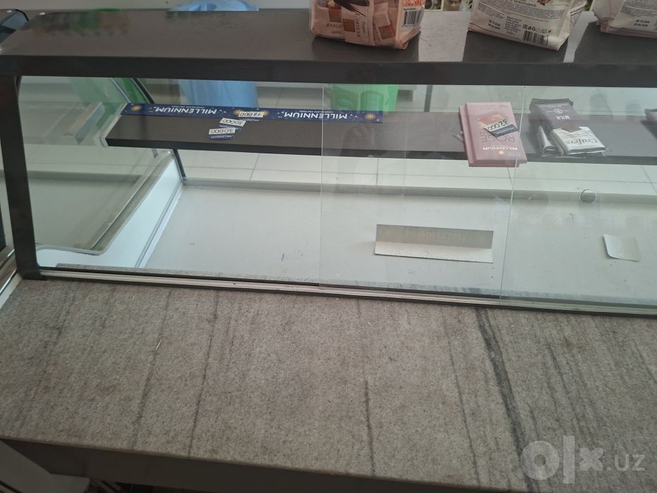 Vitrina xolodilnik oziq ovqat dokonga
