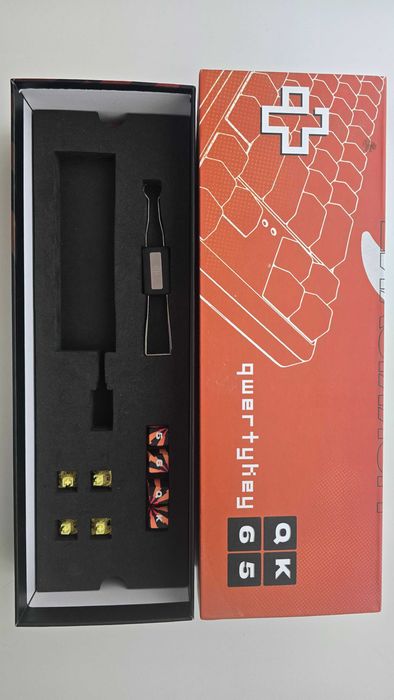 QwertyKey65 Hurricane Hotswap RGB Tastatura Mecanica Gaming