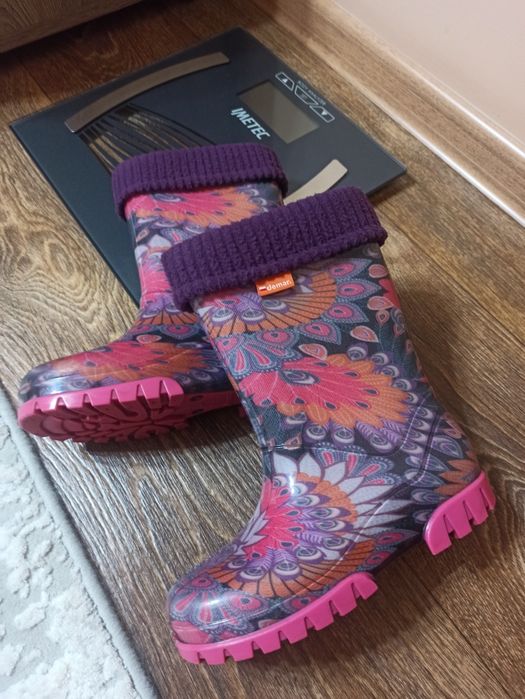 Продам сапожки резиновые для девочки