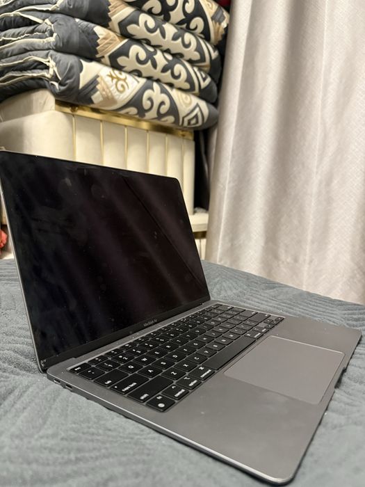 Продам macbook m1