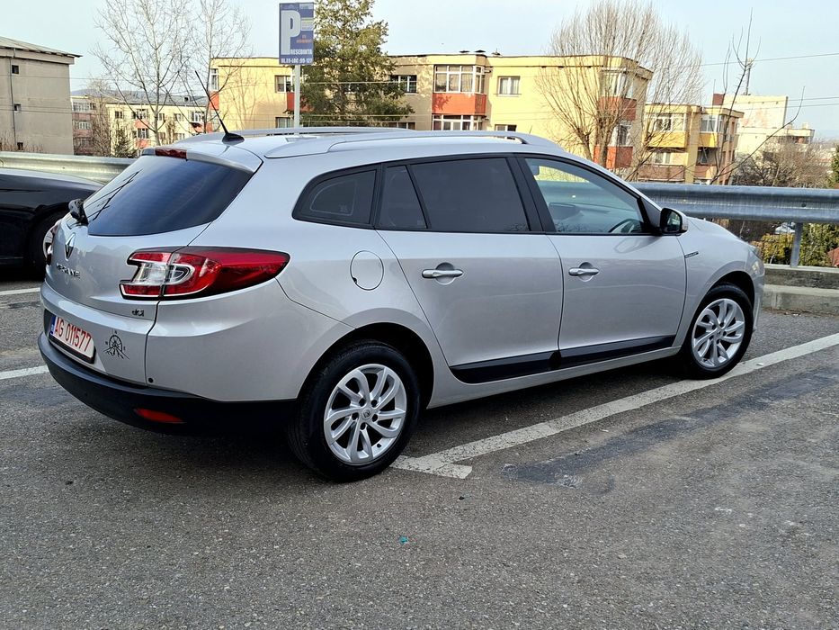 Renault Megane 3 facelift 2015 euro 5 recent  adus D. 150 mii km

2015.euro 5.Full 1.5 dci 6 trepte 110 cp.

KM reali 150 mii reali verificabili 

P