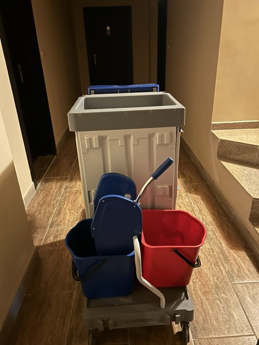 Камериерски количка Filmop Alpha затворен тип