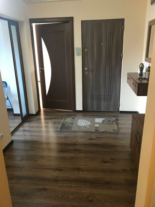 Se închiriază apartament cu 3 camere