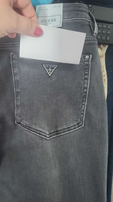 Оригинални дънки на Guess, M