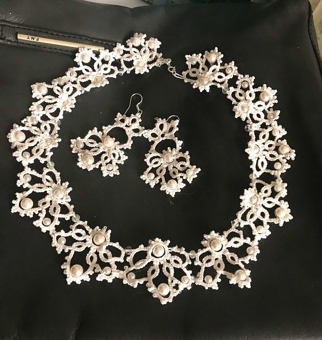 Colier si cercei lucrati manual in tehnica tatting (c 2 suveici mici)