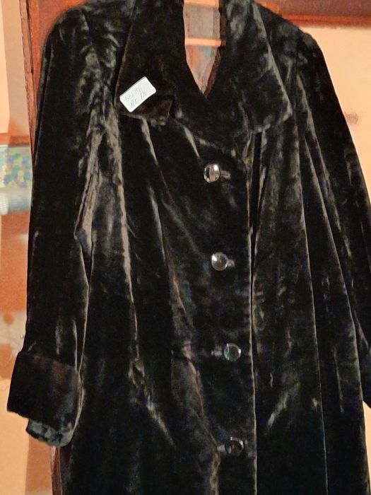 Vând palton din blana negru, elegant