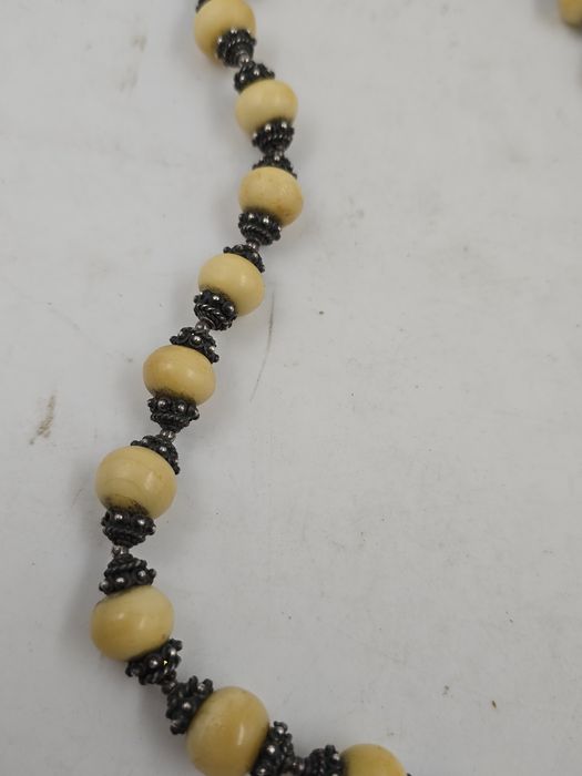 Coliere argint si os