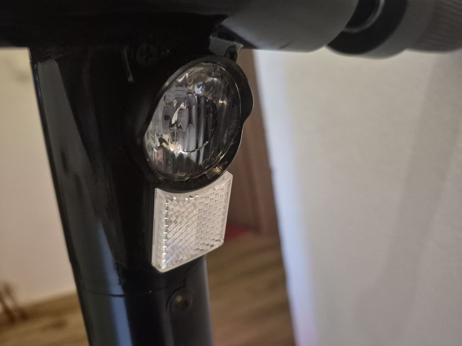Trotinetă electrică prinde 20 pe vale 25 și dacă aveți pot la schimb la o bicicletăcu suspensi