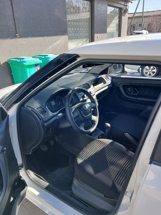 Шкода фабия 1.4 Сотилади