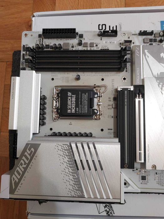 Intel Core i9 13900 + Gigabyte Z790 Aorus Elite AX ICE Wi-Fi DDR5