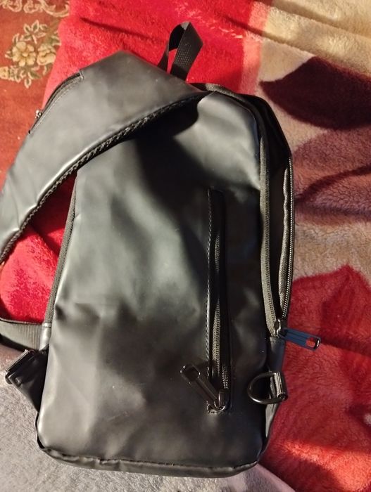 Geanta utila, multe compartimente