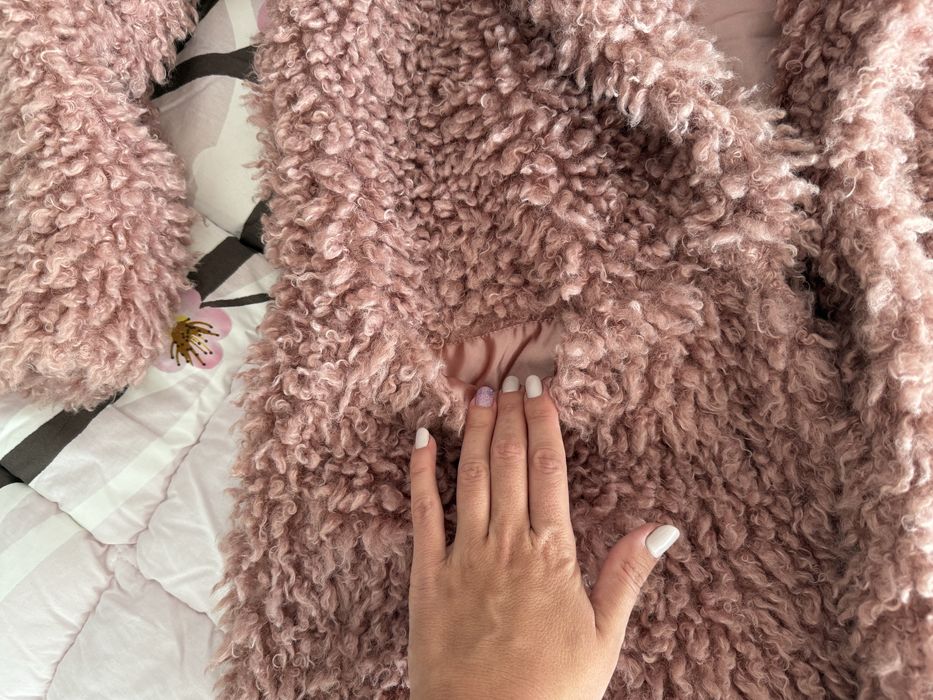 Розово пухено палто