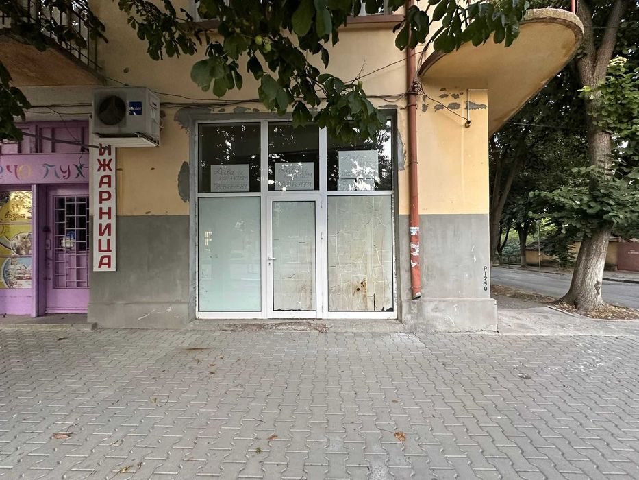 Дава се под наем Магазин в Кнежа - 48 кв.м за 433.5 € - Снимка #1