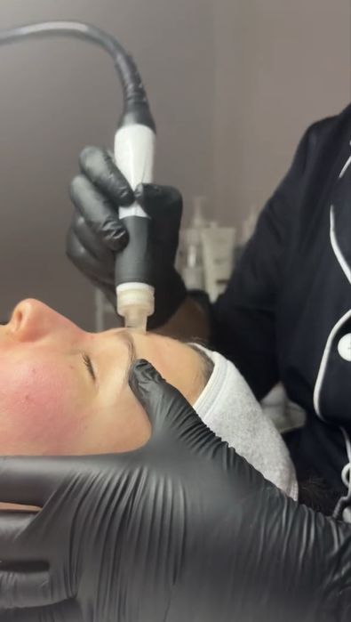 Tratament facial de curatare in profunzime si hidratare
