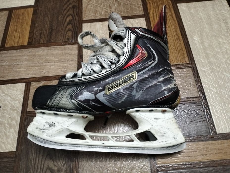 Продам проф.коньки Bauer APX2