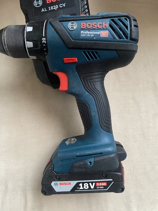 Bormasina Filetanta Bosch GSR 18V-28,incarcator si baterie 3,0Ah