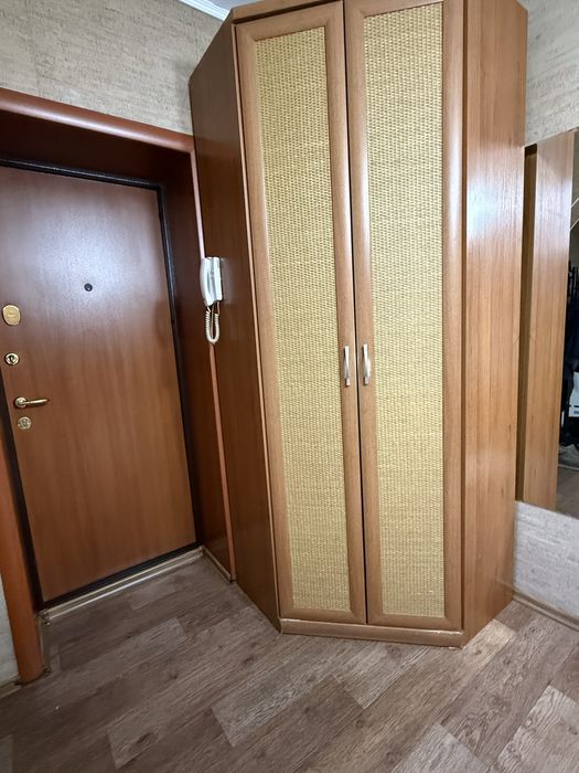 Продам шкаф и тумбу для прихощей