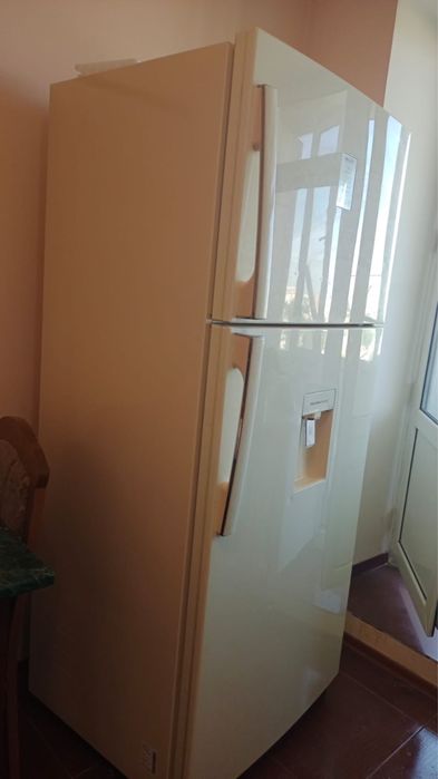 Холодильник с морозильником