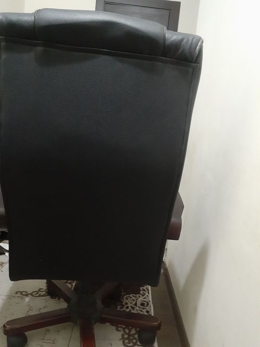 Кресло сотилади.