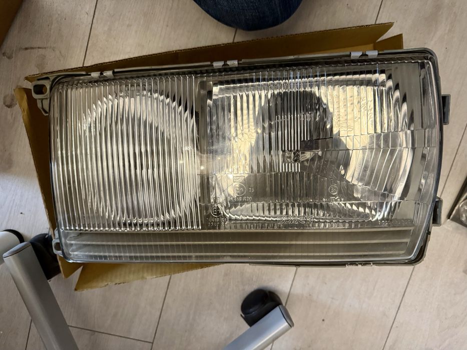 Far fata stinga si dreapta pe original mercedes w123 cobra