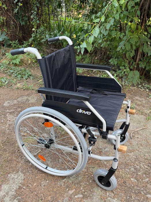 Scaun cu rotile Drive DeVilbiss Litec 2G – NOU, ultraușor din aluminiu