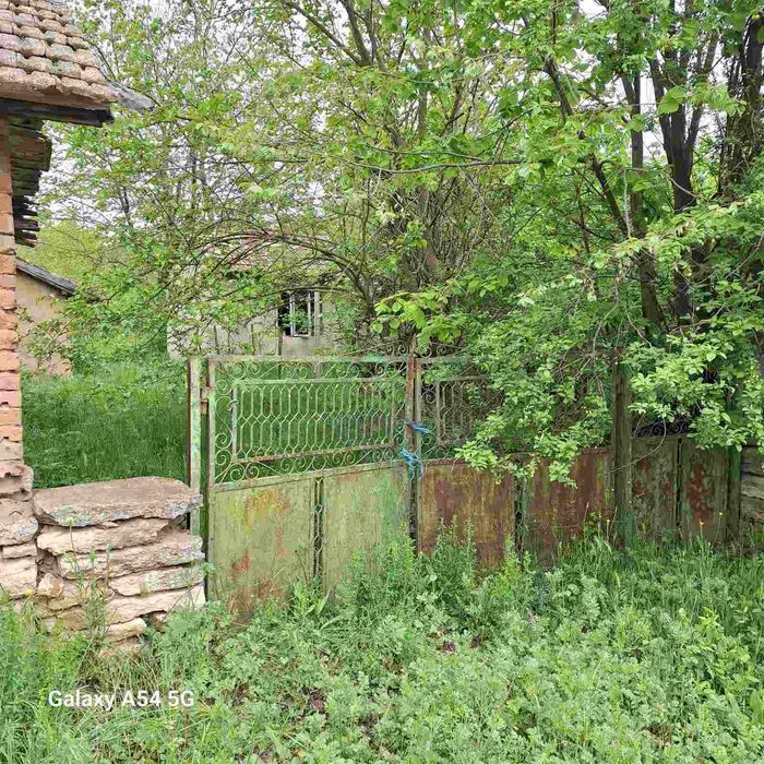 Къща за основен ремонт в Сираково