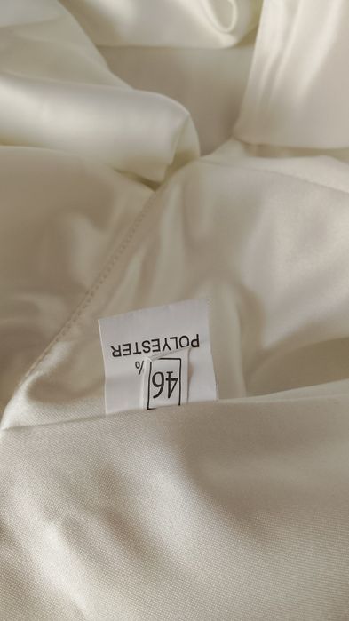 Продам платье с длинным шлейфом