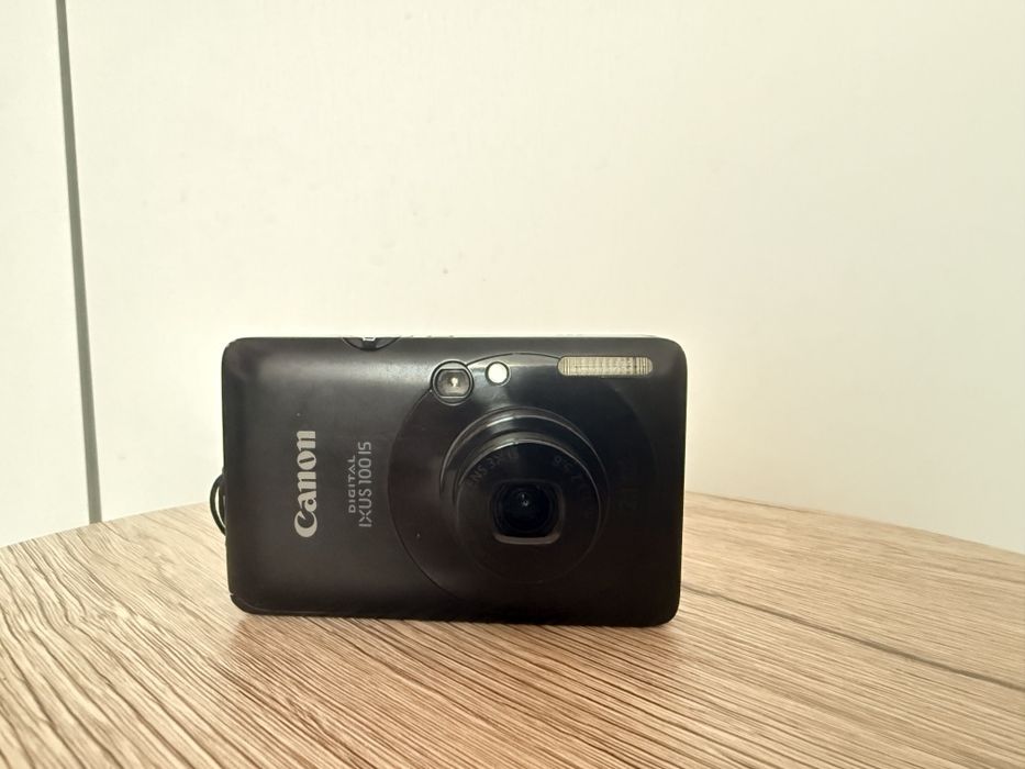 Canon Ixus 100 IS със зарядно и карта памет
