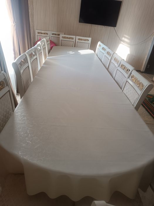 Стол со стульями