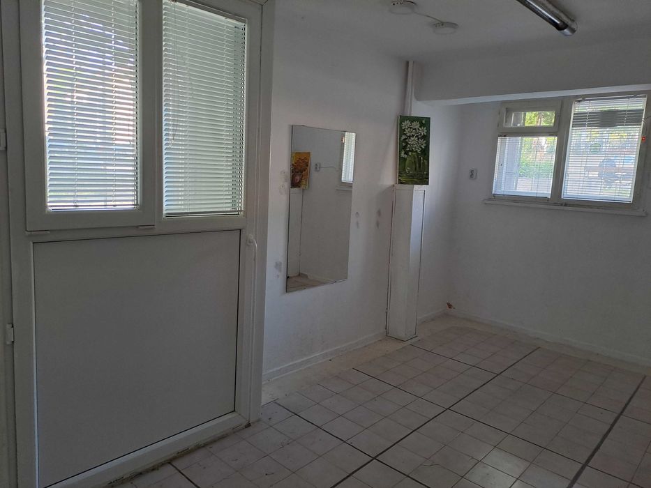 Продава се Тристаен апартамент в Плевен, Широк център - 121 кв.м за 1488 €/кв.м - Снимка #21