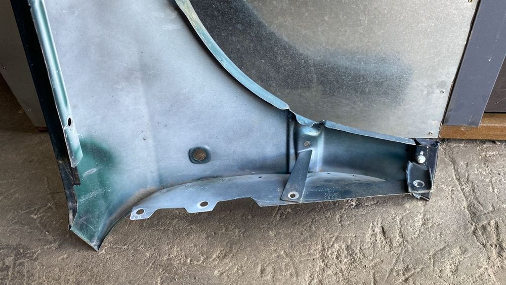 Крыло Ауди А8 Д2