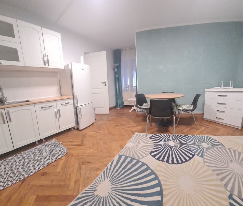Apartament  cu 2 camere la curte