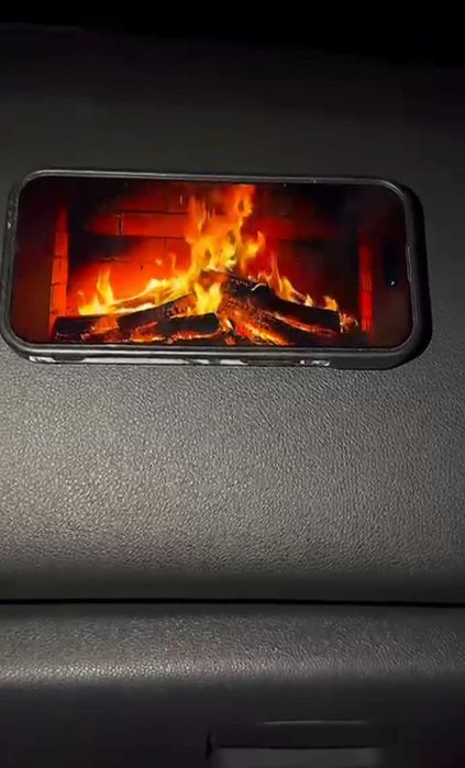 Suport Auto Magnetic pentru Telefon + 4 Capace Metalice Valve CADOU