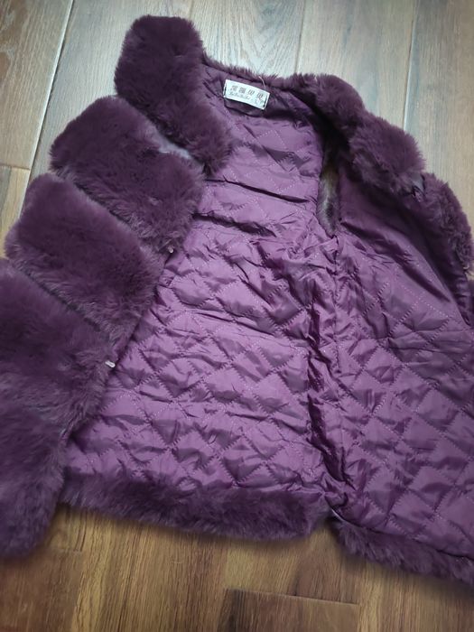 Лёгкий безрукавка внутри утепленый  подкладка с кап